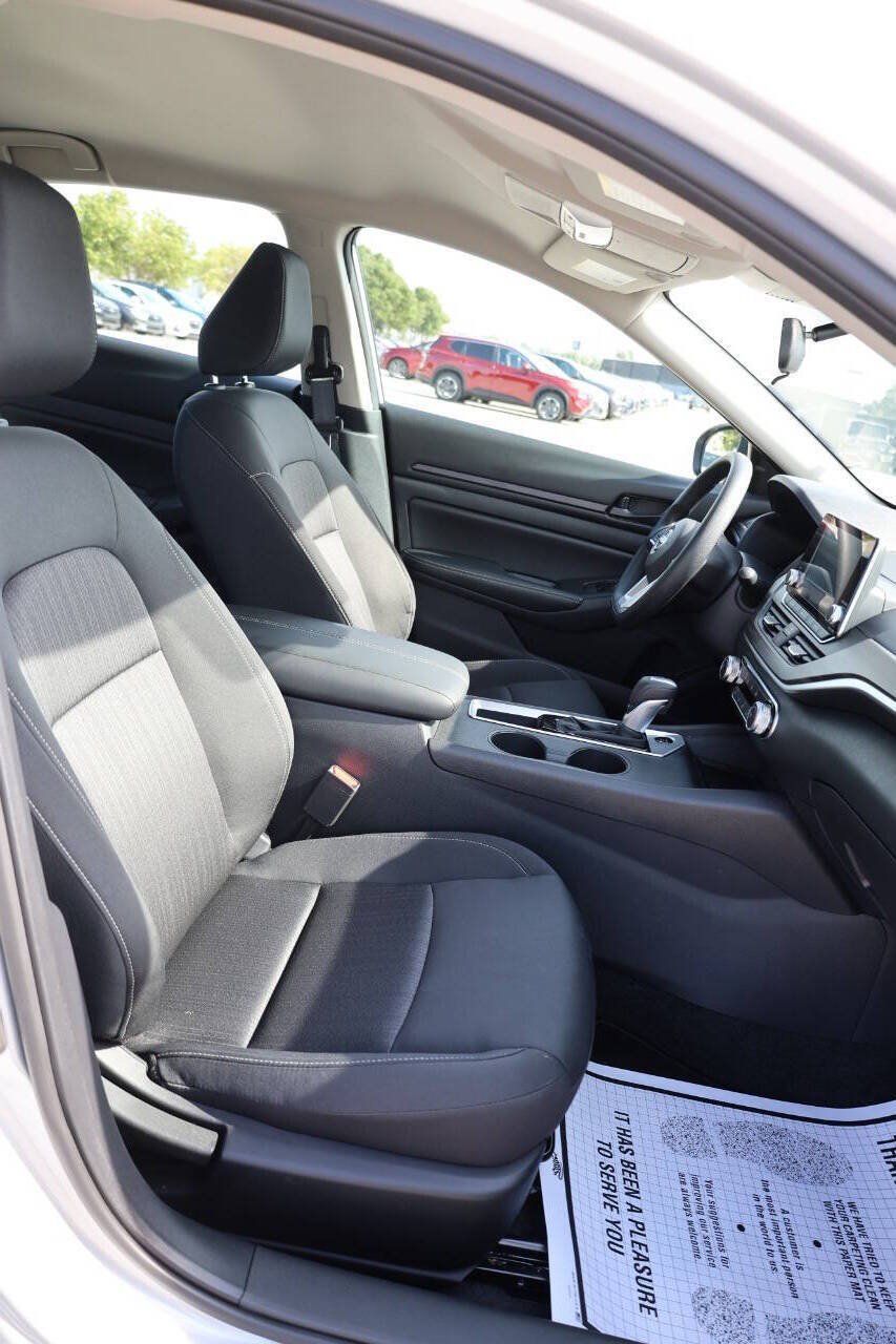 Used 2026 Nissan Altima 2.5 SV FWD image 15