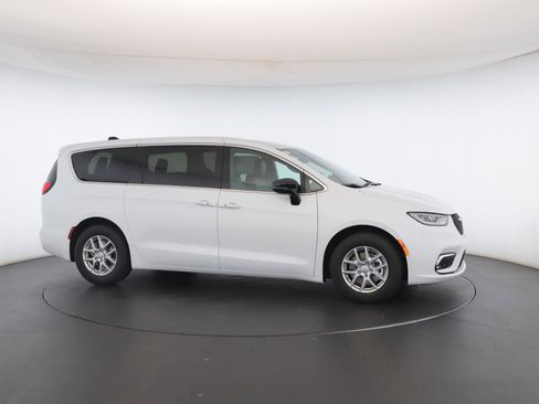 New 2026 Chrysler Pacifica Select image 29