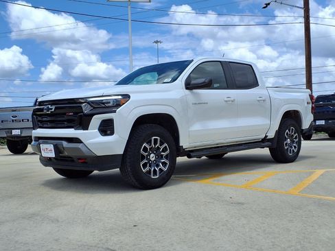 Used 2025 Chevrolet Colorado Z71 AWD/4WD image 1