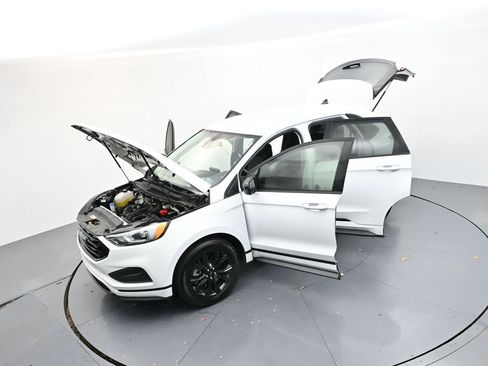 Used 2024 Ford Edge SE w/ Black Appearance Package image 25