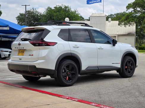Used 2026 Nissan Rogue SV AWD/4WD image 3