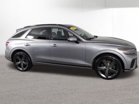 Used 2023 Genesis GV70 2.5T w/ Sport Prestige Package image 2