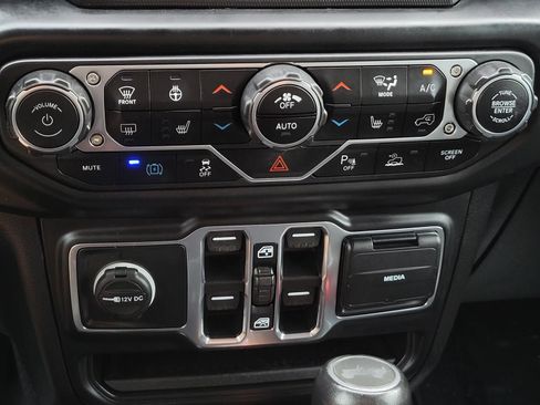 Used 2021 Jeep Wrangler Unlimited Sahara image 25