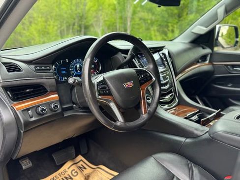Used 2020 Cadillac Escalade ESV Luxury AWD/4WD image 10