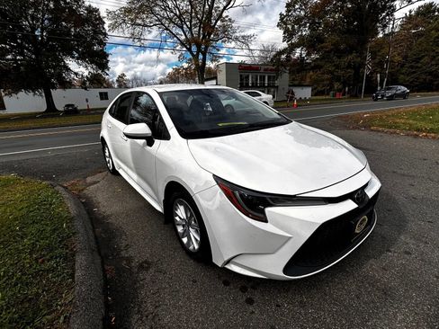 Used 2021 Toyota Corolla LE w/ LE Convenience Package image 3