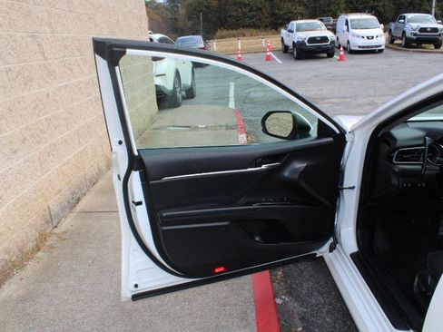 Used 2021 Toyota Camry LE image 20