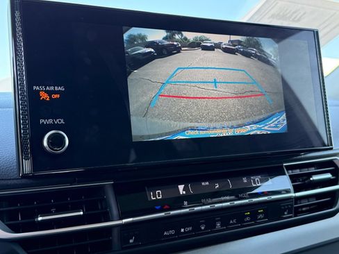 Used 2025 Toyota Sienna XLE FWD image 21