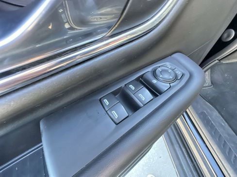 Used 2023 GMC Yukon XL SLE image 23