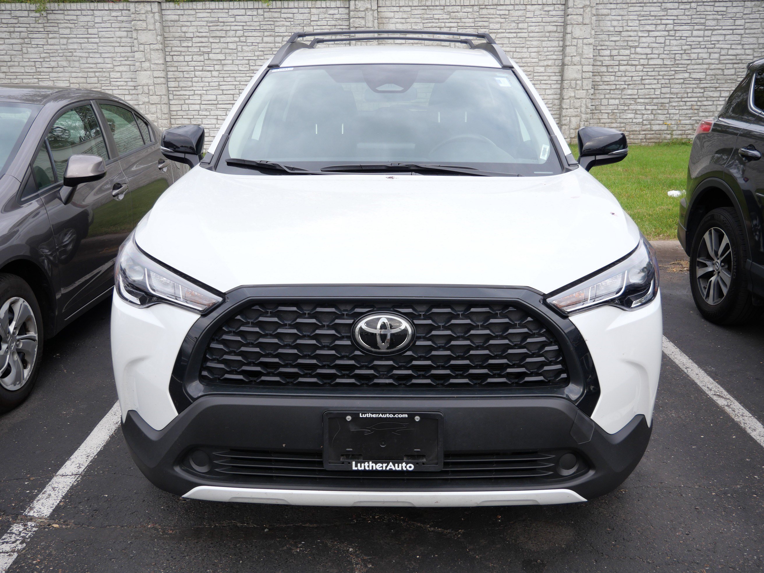 Used 2025 Toyota Corolla Cross LE AWD/4WD image 2