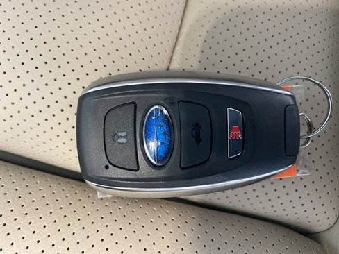 Used 2025 Subaru Outback Limited AWD/4WD image 11