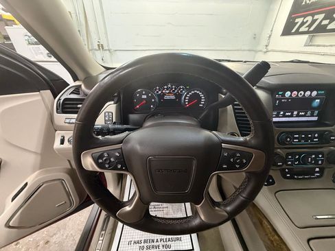 Used 2017 GMC Yukon XL SLT AWD/4WD image 18