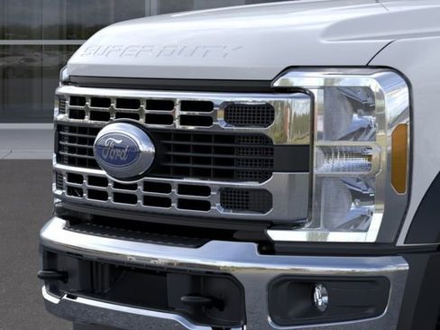 New 2025 Ford F550 4x4 Regular Cab Super Duty image 18