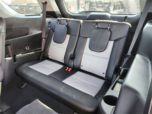 Used 2023 Ford Explorer XLT w/ Equipment Group 202A image 18