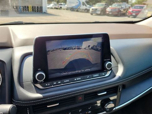 Used 2022 Nissan Rogue S image 22