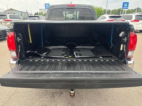 Used 2019 Toyota Tacoma SR w/ SX Package AWD/4WD image 7