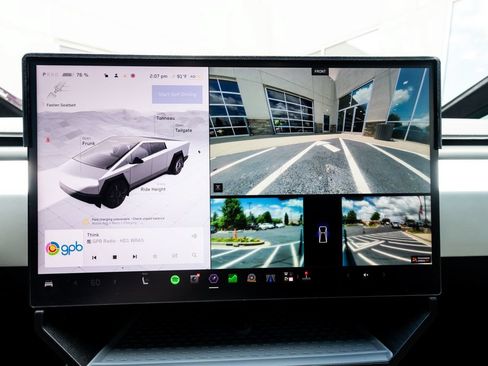 Used 2024 Tesla Cybertruck AWD Crew Cab image 26