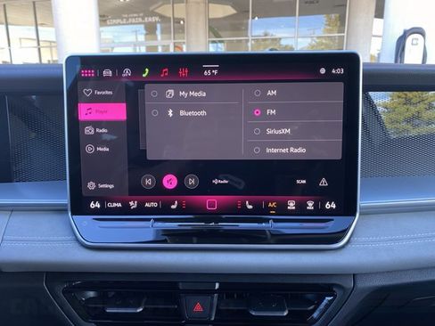 New 2026 Volkswagen Tiguan SE FWD image 3