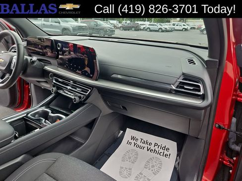 Used 2024 Chevrolet Traverse LT w/ Trailering Package AWD/4WD image 28