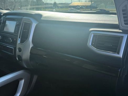 Used 2017 Nissan Titan SV image 29