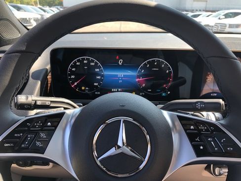 New 2026 Mercedes-Benz GLB 250 4MATIC image 20