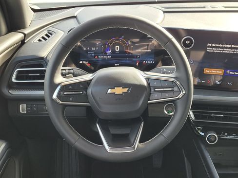 New 2026 Chevrolet Traverse LT w/ Sun and Wheel Package FWD image 10