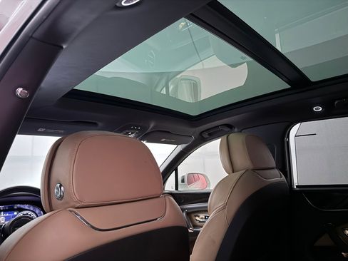 Used 2018 Bentley Bentayga image 25