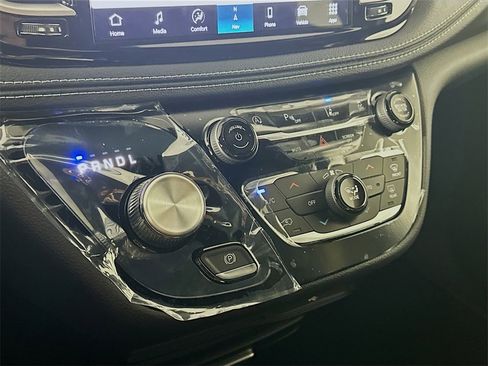 New 2026 Chrysler Pacifica Select image 12