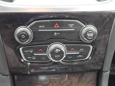 Used 2019 Chrysler 300 Limited image 20