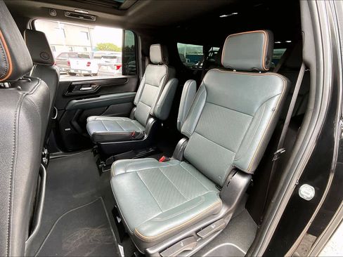Used 2025 GMC Yukon XL AT4 w/ AT4 Premium Package AWD/4WD image 21