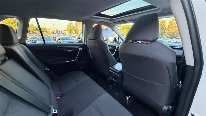 Used 2020 Toyota RAV4 XLE w/ Convenience Package FWD image 9