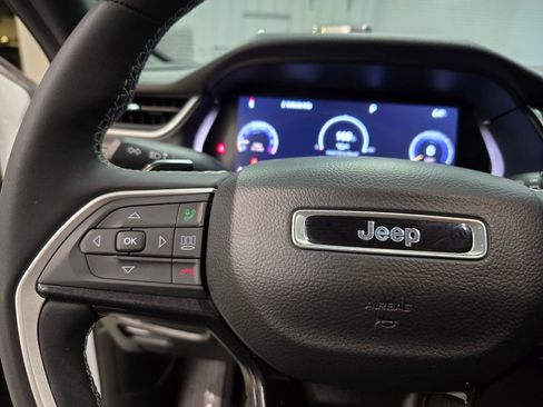 Used 2023 Jeep Grand Cherokee L Laredo image 18