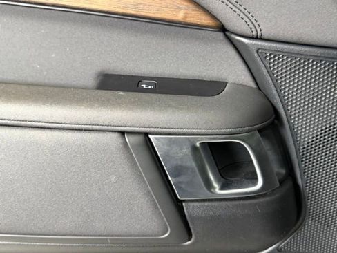 Used 2020 Land Rover Discovery HSE image 24