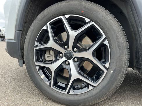 Used 2025 Jeep Compass Limited image 32