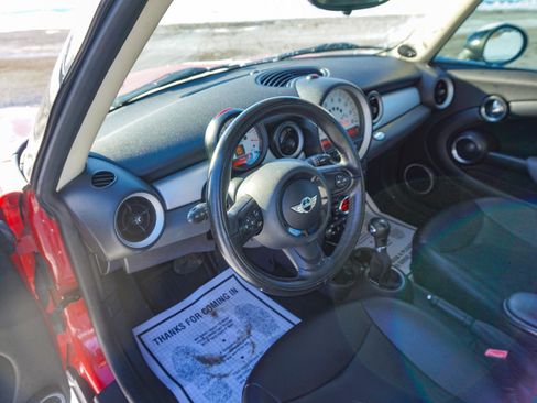 Used 2011 MINI Cooper Hardtop image 16