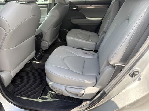 Used 2023 Toyota Highlander Platinum AWD/4WD image 31