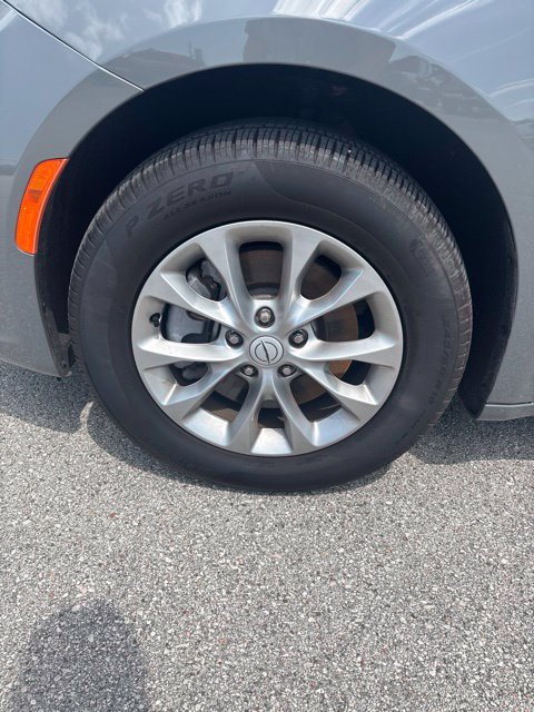 Used 2025 Chrysler Pacifica Select AWD/4WD image 14