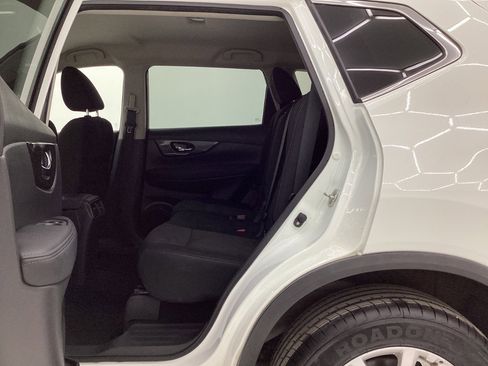 Used 2019 Nissan Rogue SV image 20