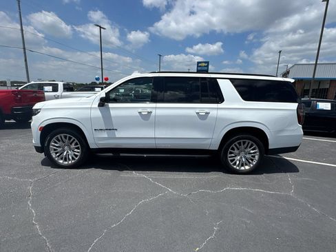 Used 2023 Chevrolet Suburban RST w/ Luxury Package AWD/4WD image 9