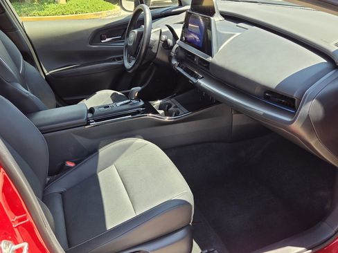 Used 2024 Toyota Prius XLE FWD image 11
