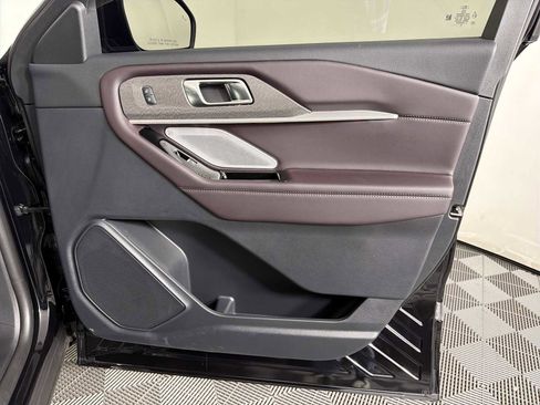 Used 2025 Ford Explorer Platinum image 12