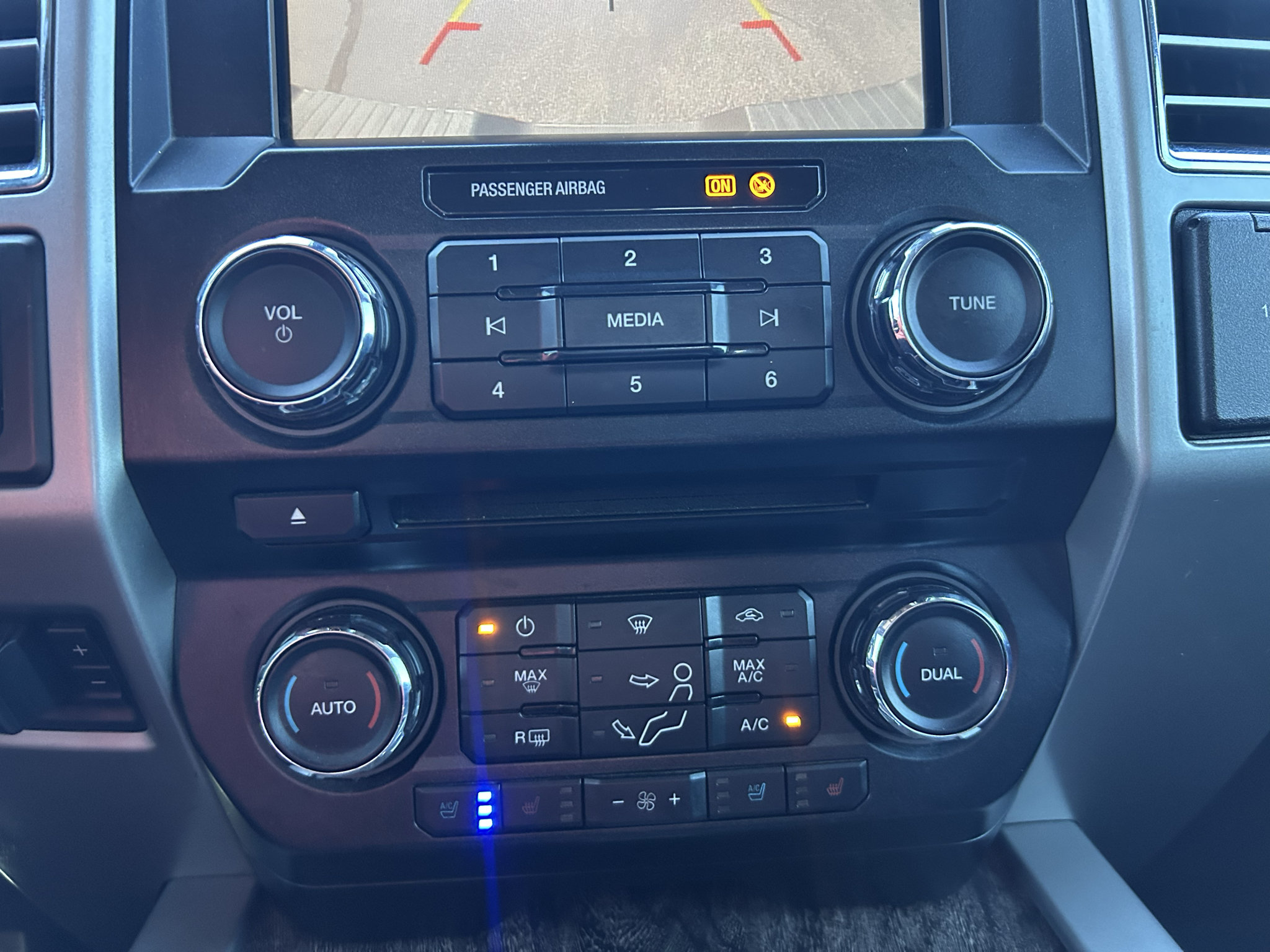 Used 2017 Ford F250 Lariat w/ Lariat Ultimate Package AWD/4WD image 27