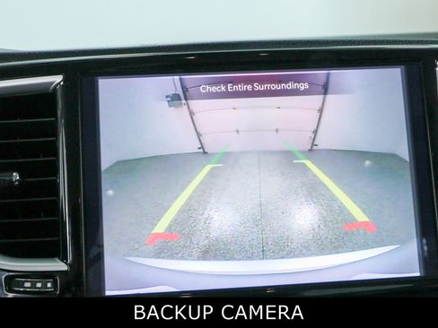 Used 2024 Chrysler Pacifica Touring-L FWD image 18