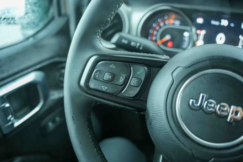 Used 2023 Jeep Gladiator Sport AWD/4WD image 12