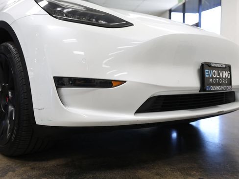 Used 2021 Tesla Model Y Long Range AWD/4WD image 22