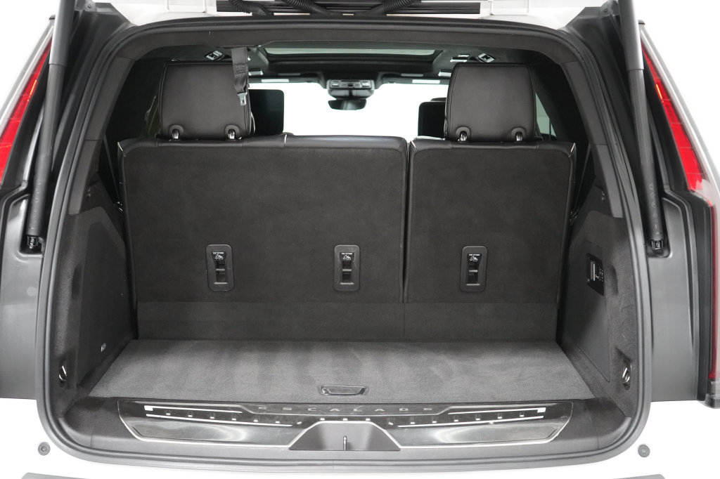 Used 2021 Cadillac Escalade Sport Platinum w/ Heavy-Duty Trailer Package AWD/4WD image 38