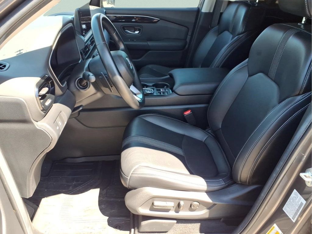 Used 2025 Honda Pilot EX-L image 10