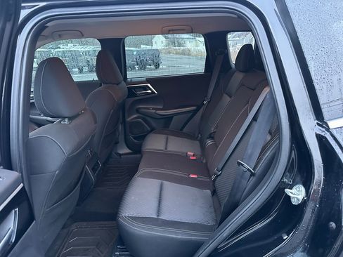 Used 2022 Mitsubishi Outlander ES image 16