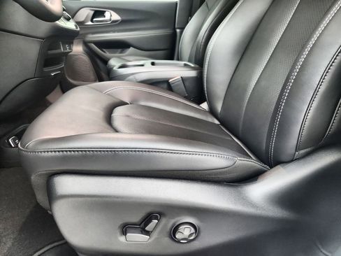New 2026 Chrysler Pacifica Select image 20