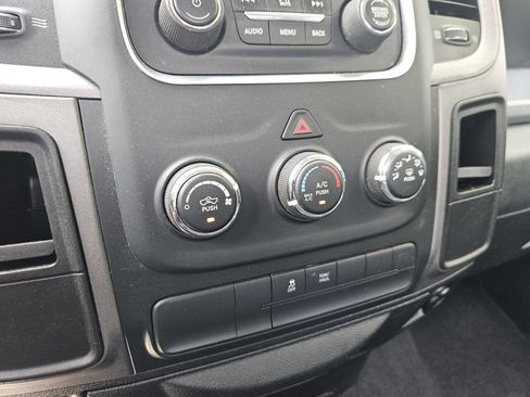 Used 2014 RAM 1500 Express RWD image 21
