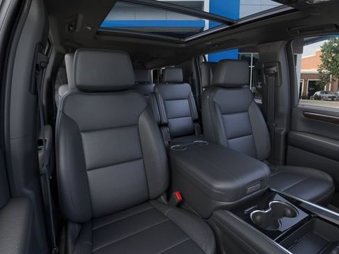 New 2026 Chevrolet Suburban Z71 w/ Z71 Off-Road Package AWD/4WD image 16